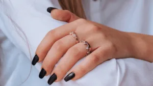 what does it mean when your finger itches spiritually