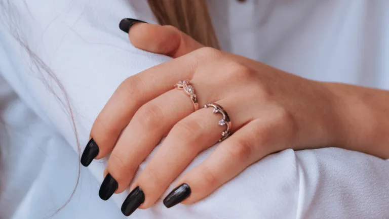 what does it mean when your finger itches spiritually