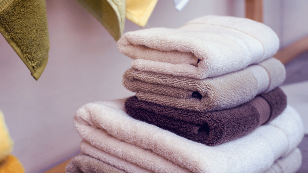 Symbolic Interpretations of Towel Colors in Dreams