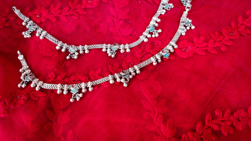 silver anklets spiritual benefits Silver Spiritual Meaning The Spiritual Benefits of Wearing Silver Anklets