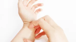 Itchy Fingers Spiritual Meaning