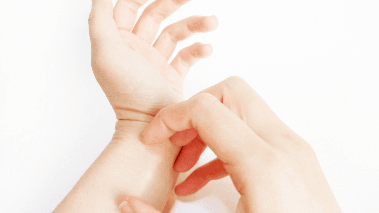 Itchy Fingers Spiritual Meaning